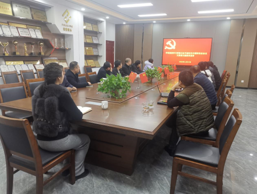 華瓴集團(tuán)黨支部舉辦學(xué)習(xí)貫徹習(xí)近平新時(shí)代中國特色社會(huì)主義思想主題教育專題黨課